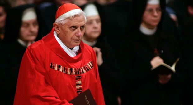 Papa Francesco, il biografo di Ratzinger lo smentisce: «Il rapporto tra i due non era di grande collaborazione»