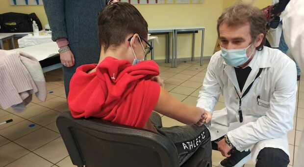 Covid, vaccini per 3mila bambini in Puglia. Emiliano: «Importante per la salute dei nostri figli»