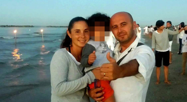 Pesaro, moglie fuggita in Messico col figlio: il papà si racconta su Rai 1