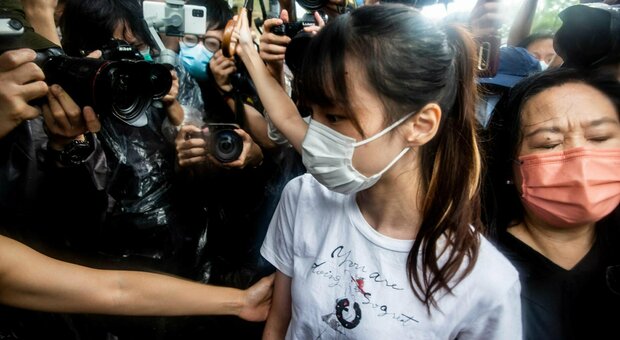 Hong Kong, liberata l'attivista Agnes Chow: nel 2019 partecipò a protesta pro-democrazia