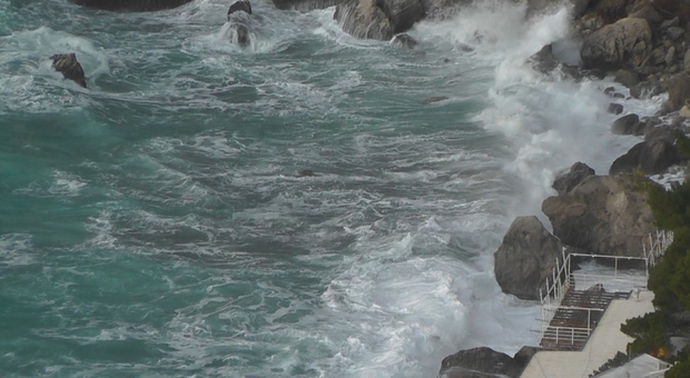 Maltempo, sospesi i collegamenti marittimi veloci per Capri