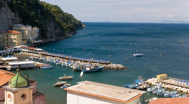 Mare, i test di agosto dell'Arpac: stop ai tuffi a Sorrento, Castellammare e Vietri