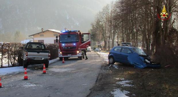 Incidente in Valle Agordina: scontro tra due auto, una persona ferita