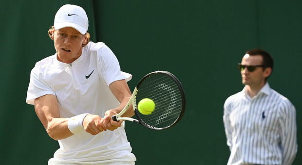 Wimbledon, Sinner vola agli ottavi: battuto Isner in tre set in una gara senza storia