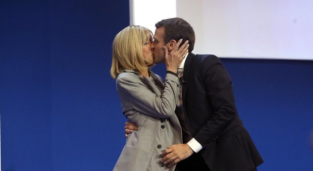Francia, Macron in testa: «Oggi si volta pagina». Le Pen: «Risultato storico»