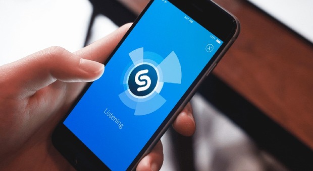 Apple, Ue apre indagine su acquisizione Shazam: «Potrebbe limitare la scelta degli utenti»