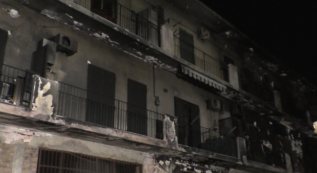 Napoli, sette mesi fa l’incendio a Cavalleggeri. Gli sfollati: «Siamo stati abbandonati»