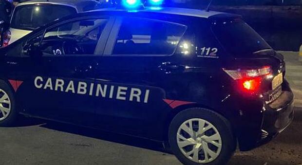 Fermo, speronano i carabinieri frozando il blocco e riescono a scomparire dopo un inseguimento mozzafiato