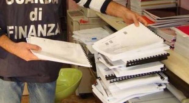 Fotocopie illegali: sequestrati migliaia di file di testi scolastici