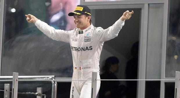 F1, Rosberg campione del mondo 34 anni dopo papà Keke: basta il secondo posto