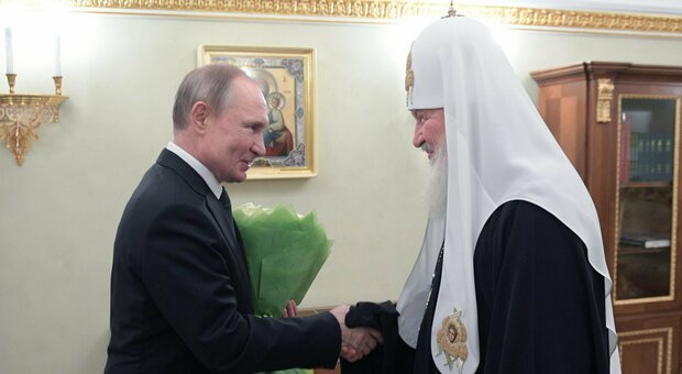 Kirill, il patriarca ortodosso nel mirino dell'UE: «Patrimonio da oligarca, oltre 4 miliardi di dollari»