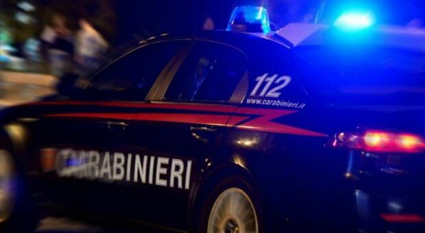 Ancona, picchiato da un automobilista: calci e pugni davanti al figlio in via della Loggia