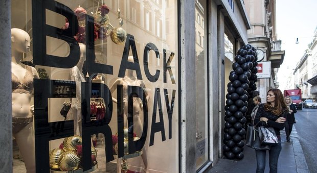 Black Friday da record tra acquisti e polemiche: gli italiani hanno speso 1.5 miliardi
