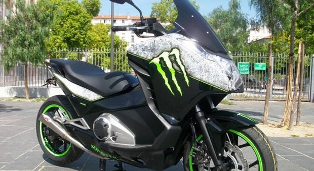 Una moto Honda Monster