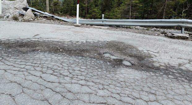 Strada del Cianà, tra buche ovunque e pioggia che erode la via: la Val Visdende rischia l’isolamento