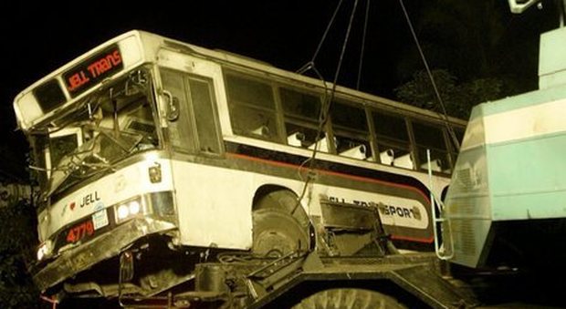 Scontro frontale fra un autobus e un furgone, morte 20 persone mentre andavano alla Messa di Natale