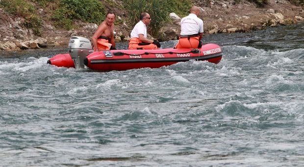 Abruzzo, ritrovati morti i due fratellini di 11 e 14 anni dispersi in mare