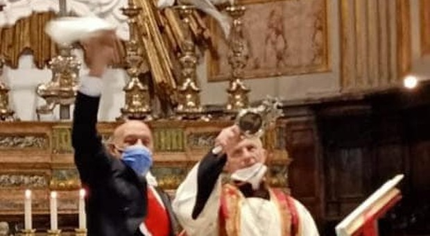 San Gennaro, miracolo compiuto in extremis: s'è sciolto il sangue del santo patrono di Napoli