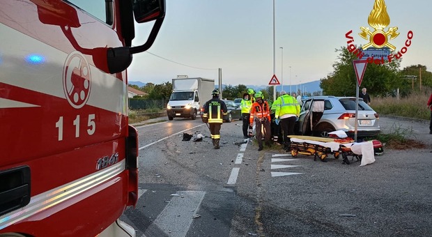 Incidente a Vedelago tra un'auto e un camion che trasportava ghiaia: un ferito