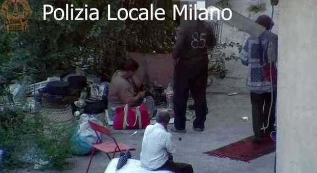 Milano, arrestato il racket dell'elemosina: mutilati e invalidi schiavi agli incroci