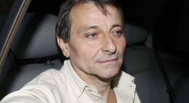 Cesare Battisti, chi è l'ex terrorista: quattro omicidi e le fughe, condannato a due ergastoli
