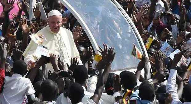 Papa Francesco in Uganda si commuove per il dramma dei bambini soldato