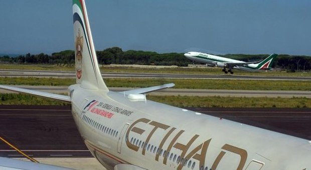 Accordo fra Alitalia e Etihad, la Uil detta le sue condizioni