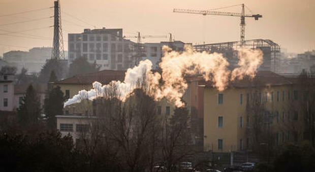 Lombardia, allarme smog: da domani nuove misure per contrastare l'inquinamento