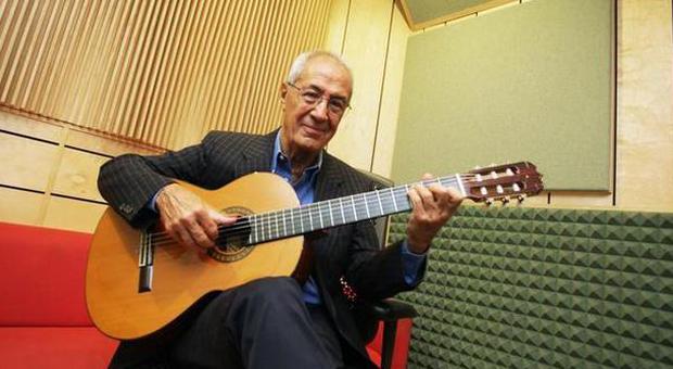 Sessant'anni di carriera, onorificenza del Comune a Fausto Cigliano
