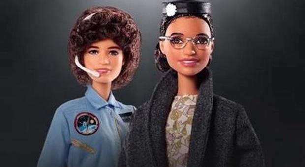 Le due nuove Barbie della Mattel rendono omaggio a Rose Parks e Sally Ride