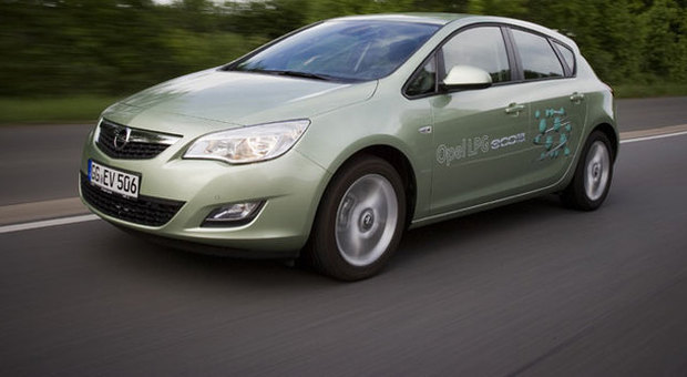 La Opel Astra GPL-Tech con il potente motore turbo benzina da 140 cavalli