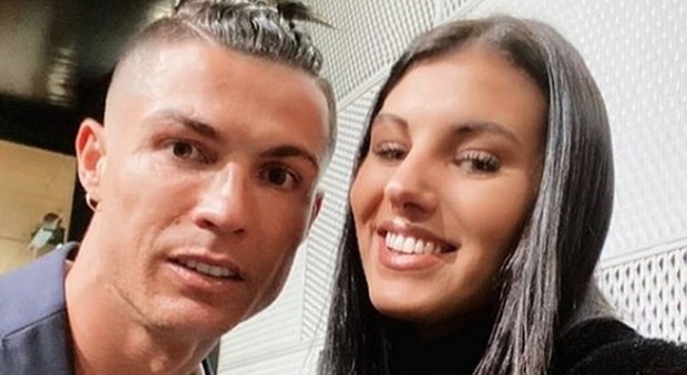 Cristiano Ronaldo, dopo la vittoria con il Cagliari selfie con Miss Italia Carolina Stramare