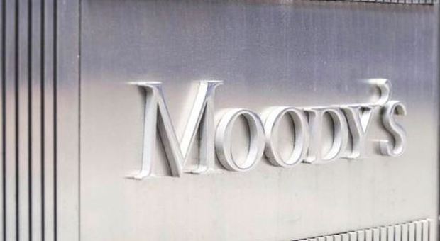 Moody's lancia l'allarme sull'Italia: «Non raggiungerà gli obiettivi, stime Pil tagliate»