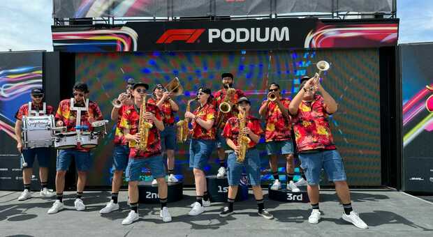 Dalla Puglia al Bahrain: dodici giovani musicisti si esibiscono prima del Gran premio di F1. Il video