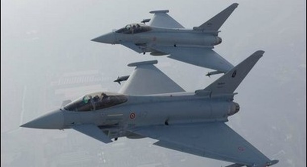 Allarme nei cieli italiani per un aereo egiziano non identificato: intervengono due Eurofighter