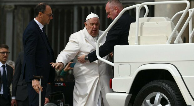 Papa Francesco ricoverato al Gemelli per «per alcuni controlli precedentemente programmati»