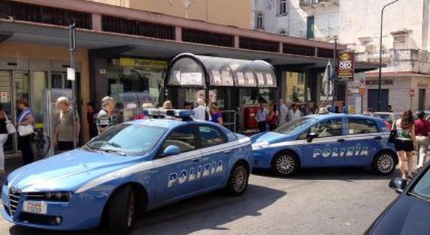 Torre del Greco, minaccia e aggredisce commerciante: arrestato per estorsione