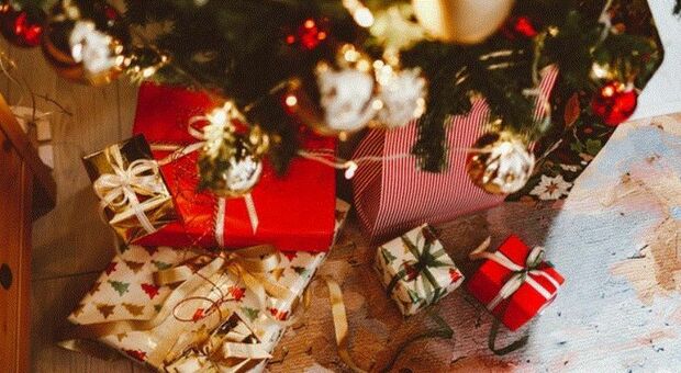 Roma, i ladri rubano i regali sotto l'albero la notte di Natale. L'appello social: «C'erano oggetti di valore affettivo»