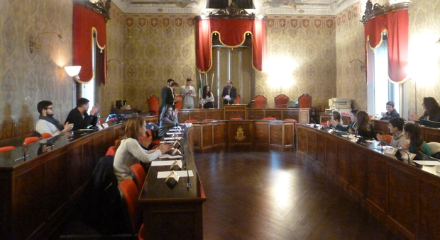 L'assemblea nella sede del Consiglio