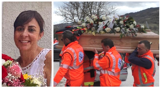 Strage in galleria, il funerale dell'infermiera Cinzia Mariotti: «Sei stata un angelo del soccorso e del sorriso»