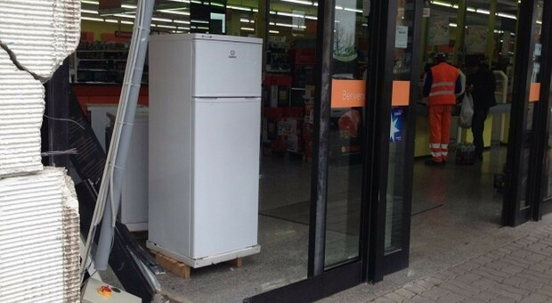 Un precedente assalto a un supermercato di Guidonioa