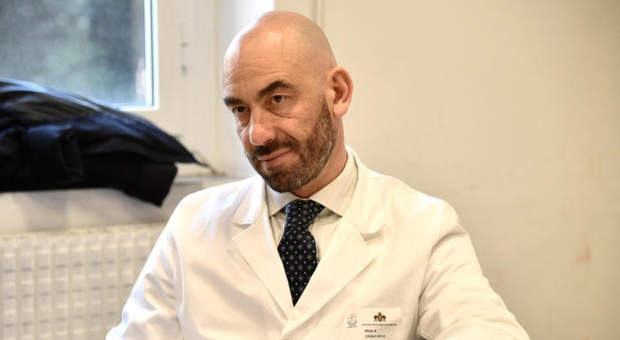Vaccino contro tumore e infarto, Bassetti provoca i No-vax: «Come si cureranno loro?»