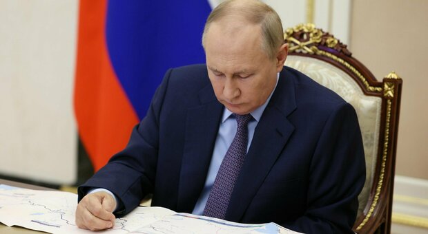 San Pietroburgo, consiglieri comunali chiedono alla Duma l'accusa di tradimento per Putin