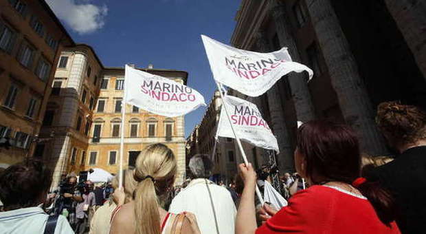 Ballottaggio Roma, festa e abbracci al comitato Marino. Acclamato Bettini