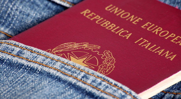 Passaporti, questura intasata: appuntamenti a 120 giorni e solo online