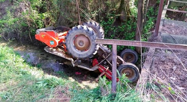 Incidente con il trattore nell'azienda agricola: morto bimbo di 2 anni