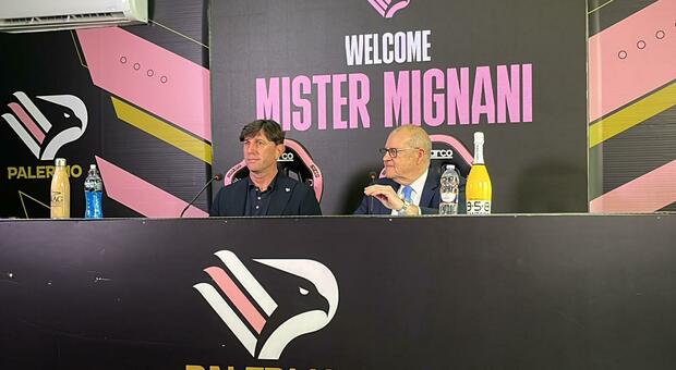 Palermo, la presentazione del nuovo allenatore Mignani: «Onorato della chiamata, la testa fa tutto. I ragazzi daranno tutto»