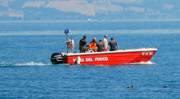 Si tuffa nel lago di Bolsena e non riemerge: ritrovato il corpo del ventenne