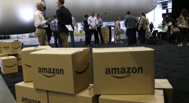 Amazon nel mirino del Fisco, la Gdf: «Ha evaso 130 milioni». La replica: «Noi in regola»
