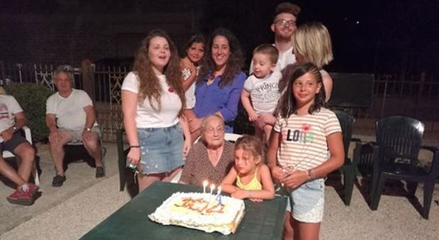 Trevi, nonna Silvia compie 104: il suo segreto? Ama calcio e tifa Juve